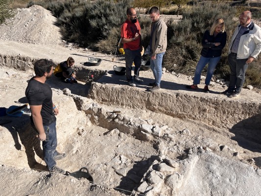 Las excavaciones en la alquería de Puça (Petrer) sacan a la luz una yesería de más de cincuenta años