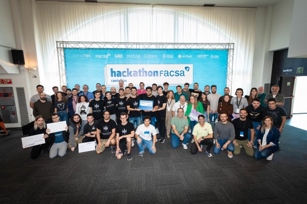Mobicas, Humo Embotellado y Hackerspace, ganadores del Hackathon Facsa Castellón