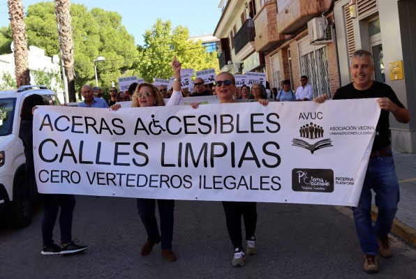Más de 500 personas se manifiestan en la Canyada de Paterna para reclamar accesibilidad y limpieza 