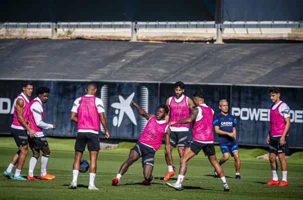 Cavani y Paulista empiezan la semana al margen 