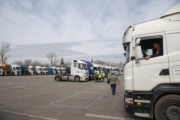 Los transportistas autónomos convocan una nueva huelga indefinida desde el domingo

