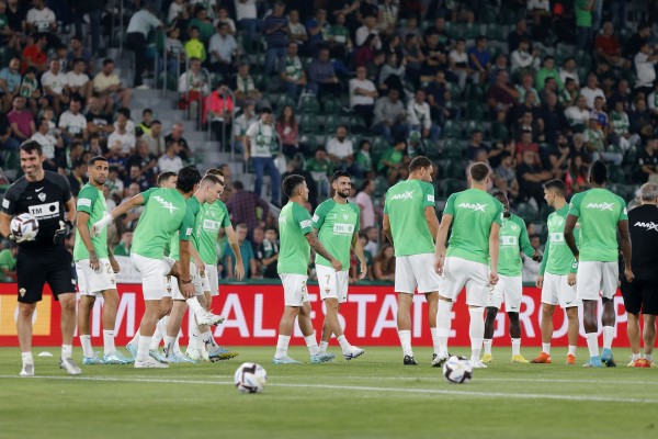 El Elche cierra la jornada a 7 puntos de la salvación y la Grada de Animación exige 