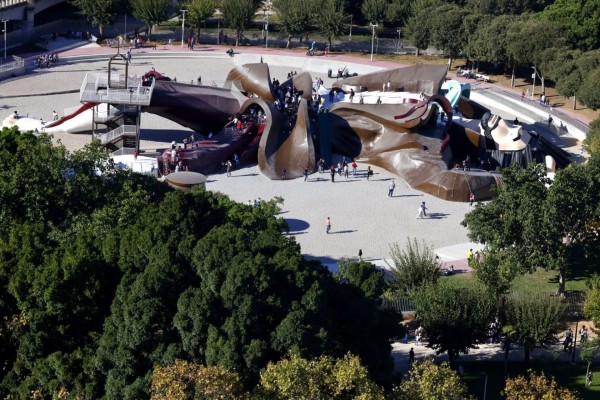 Valencianos celebran la reapertura del Gulliver: 