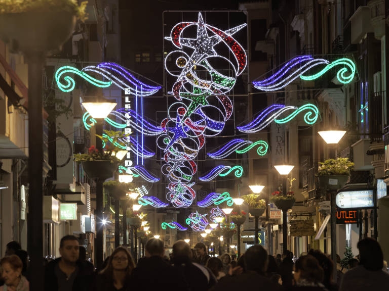 Castelló reducirá horarios y puntos de luz en la iluminación navideña de este año