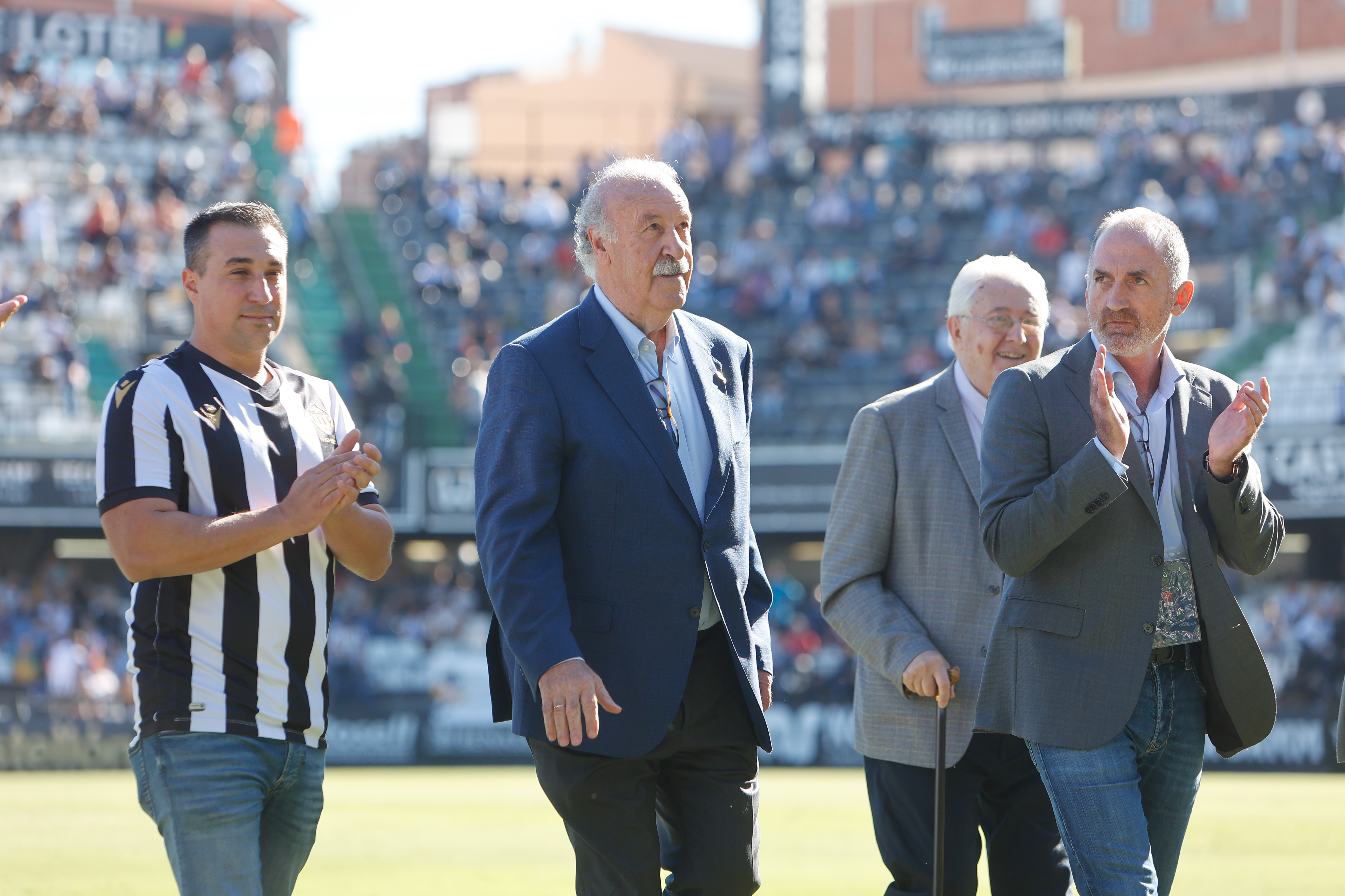Vicente del Bosque recibe la insignia de oro del Castellón