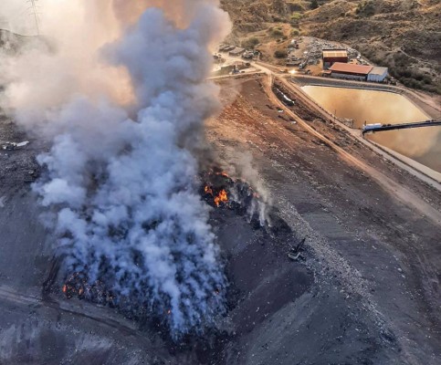 Declarado un incendio en el vertedero Piedra Negra de Xixona