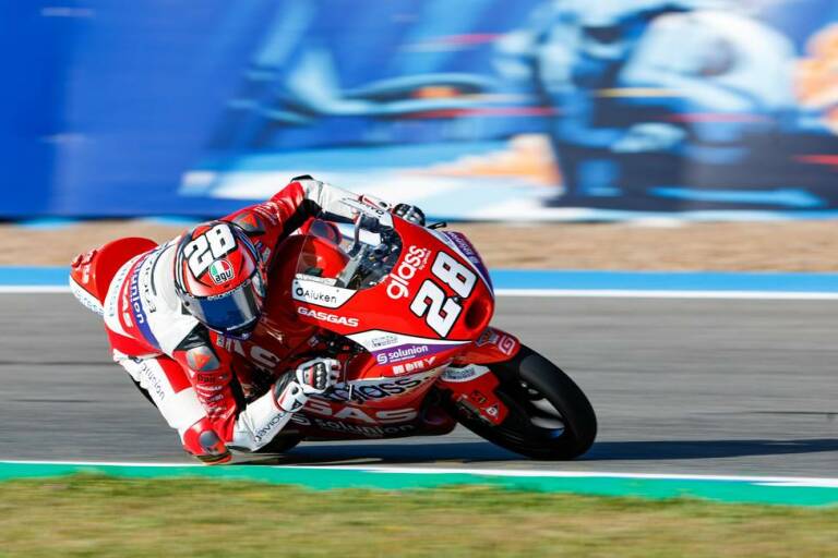 Guevara cierra un Mundial perfecto y García Dols ata el subcampeonato de Moto3