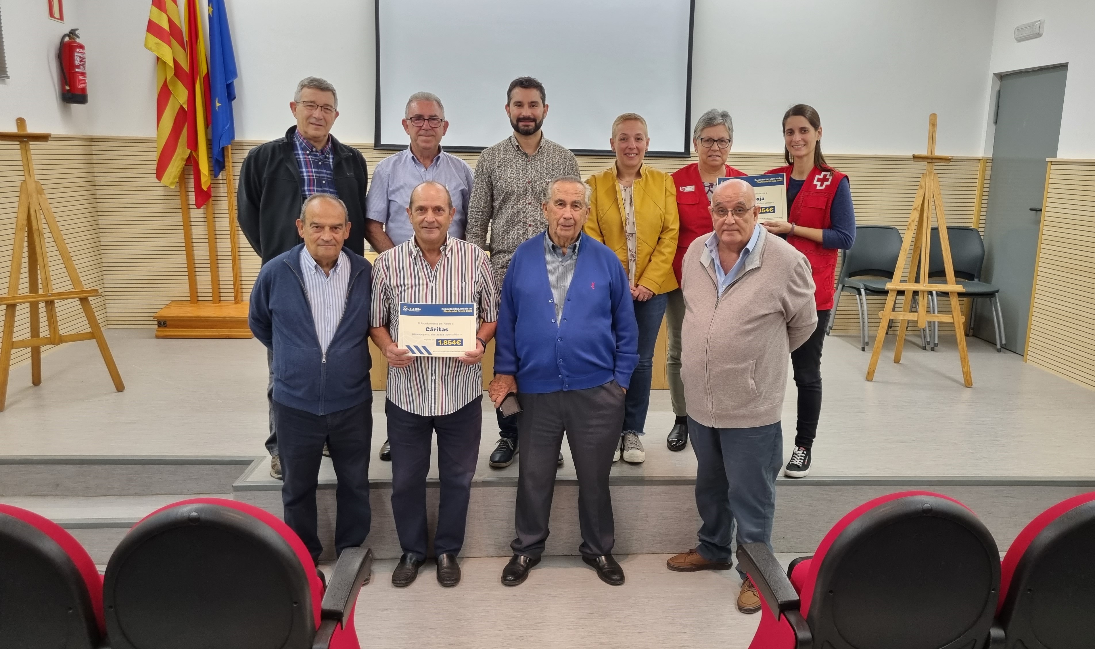 L’Alcora entrega la recaudación del libro de las Fiestas del Cristo 2022 a Cáritas y Cruz Roja