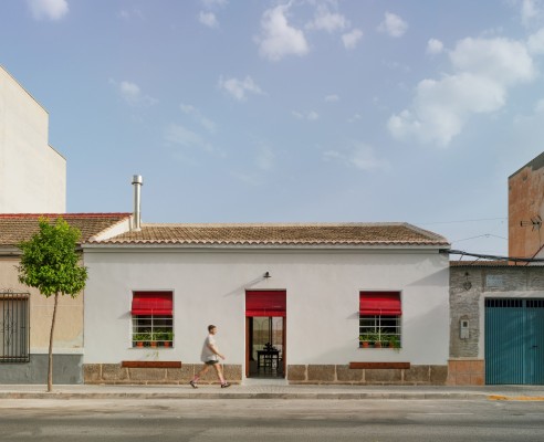 Com recuperar la vida d’una casa tradicional amb un arc i un triangle 