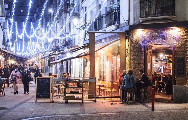 La restauración prepara ya la primera Navidad sin restricciones y 