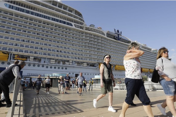 Cartagena se vuelve a llenar de cruceristas: arriban 5.000 turistas en cinco embarcaciones  