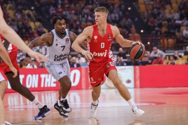 Valencia Basket remonta y suma un triunfo de prestigio en El Pireo