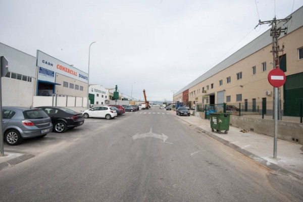 Cámaras de seguridad, zonas verdes y oficinas en el Polígono de Puente Alto por 174.900 euros