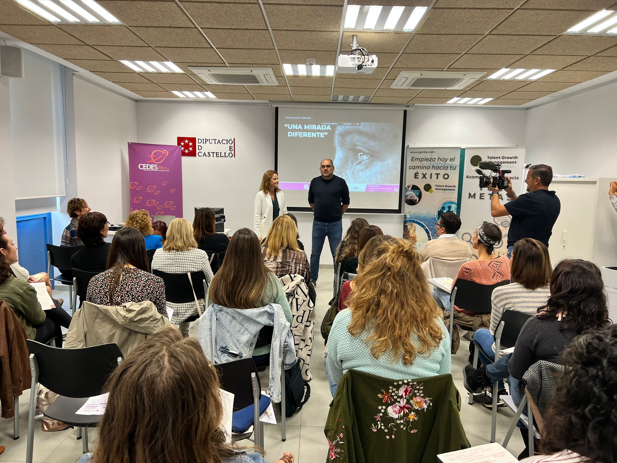 Más de 35 mujeres empresarias participan en las jornadas de innovación en el CEDES de Morella