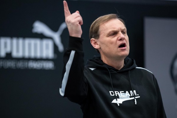 El consejero delegado de Puma dejará la empresa a final de año y negocia fichar por Adidas