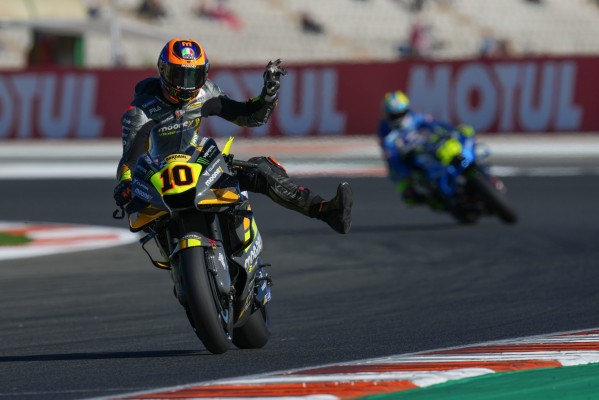 Marini, Acosta y Suzuki lideran los entrenamientos libres del Gran Premio
