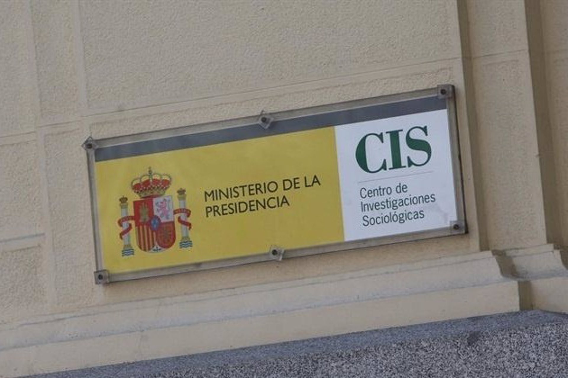 El CIS da al PSOE una ventaja sobre el PP de tres puntos en generales y seis en municipales