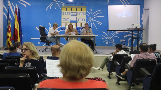 Neones en la isla y menos hamacas: ya se pueden votar por internet los 130 proyectos para Benidorm