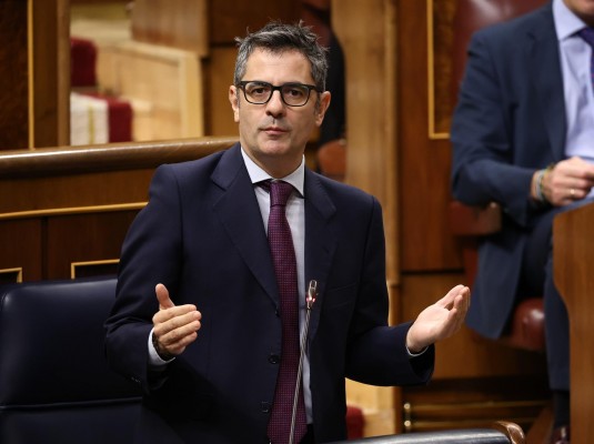 El Gobierno rechaza la posibilidad de que el impuesto a la banca se repercuta a los clientes