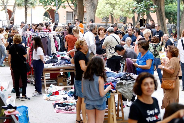 El barrio murciano de Vistabella recupera su mercadillo de segunda mano tras el parón por la pandemia