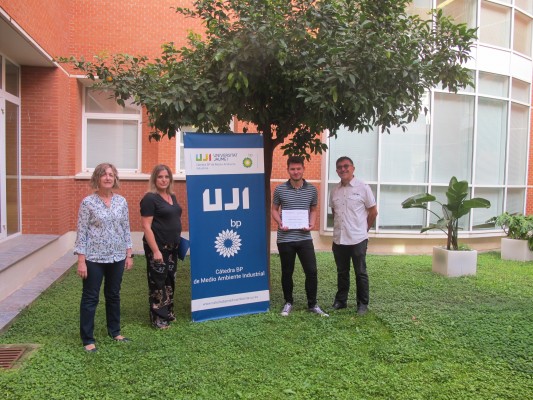 La Cátedra bp de la UJI entrega los diplomas al mejor TFG y TFM sobre medio ambiente industrial