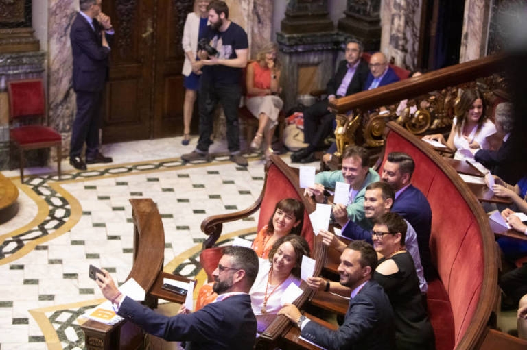 Los concejales de Compromís en el Ayuntamiento al principio del mandato. Foto: ESTRELLA JOVER - 