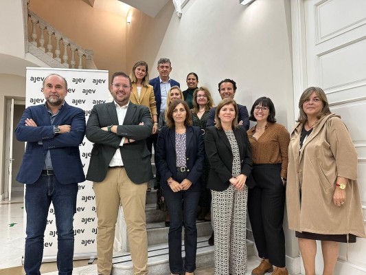 La Asociación de Jóvenes Empresarios de Valencia elige a los doce finalistas a sus premios 