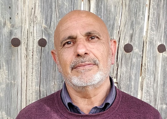 Emociones y compromiso en forma de poemas: Paco López Vidal presenta su primer libro, 'Los quijeros del olvido' 