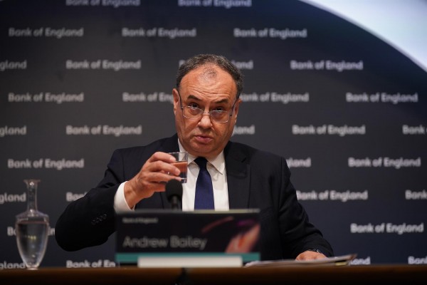 El Banco de Inglaterra sube los tipos de interés en 75 puntos básicos, hasta el 3%