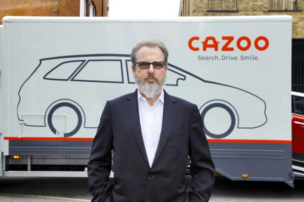 Cazoo, patrocinador del Valencia CF, vende su negocio en Italia en pleno descalabro en bolsa