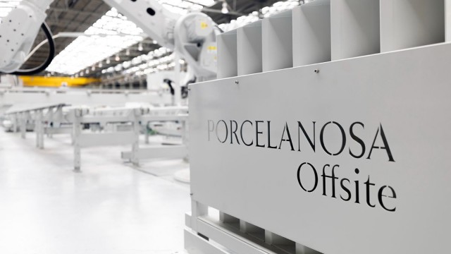 Porcelanosa apuesta por los baños industrializados y fabricará 7.000 al año en una nueva planta