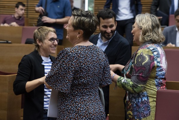 PSPV y Compromís pactan eliminar la tasa energética para el azulejo que invierta en eficiencia