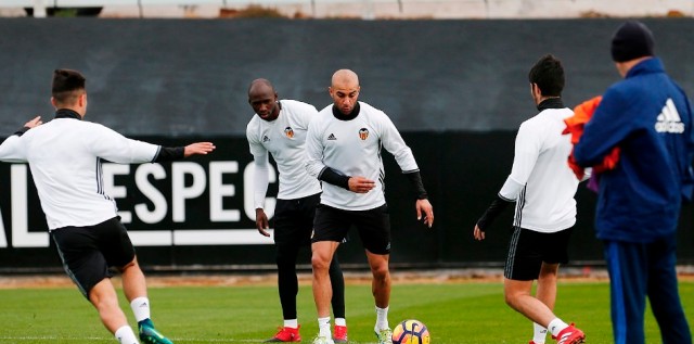 Mangala entra en una lista de 20 con Rafa Mir y Carlos Soler