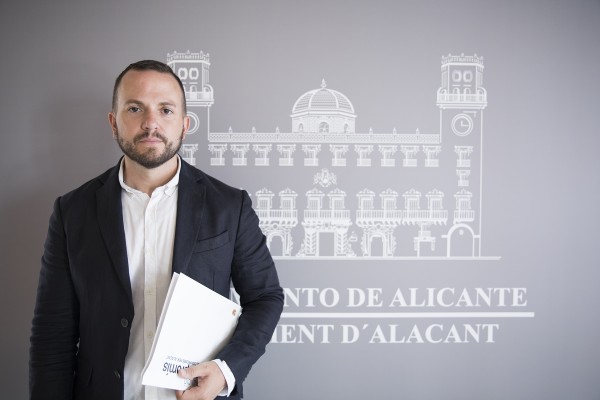 Compromís insta al bipartito de Alicante a pactar con el comercio el ahorro energético en Navidad 