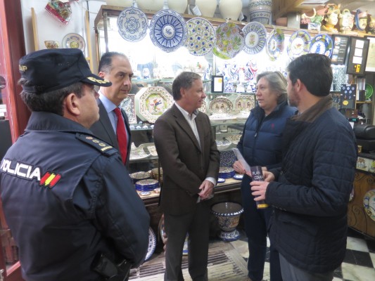 Moragues: “Cerca de 3.500 agentes reforzaran la vigilancia y seguridad de los comercios durante las próximas fiestas ” 
