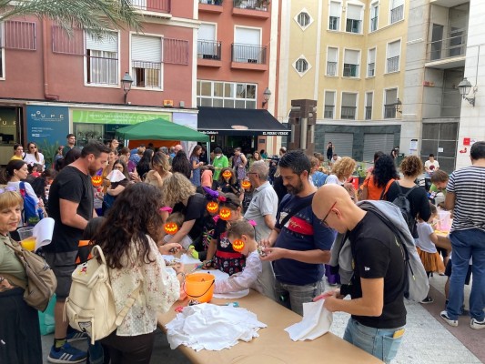El Mupe y la Associació Veïnal del Raval convocan el concurso de dibujo Raval Jurásico