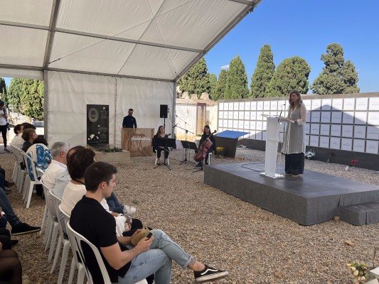 Castelló commemora Tots Sants al cementeri de San José on romanen les restes de 107 represaliats

