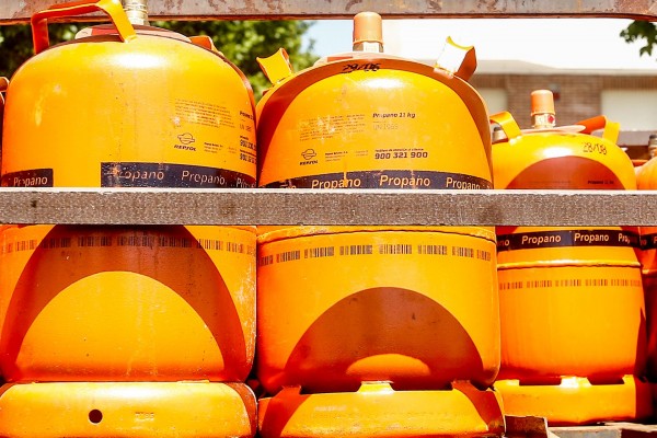 El Gobierno descarta rebajar el IVA del butano y confía en el precio tope a la bombona
