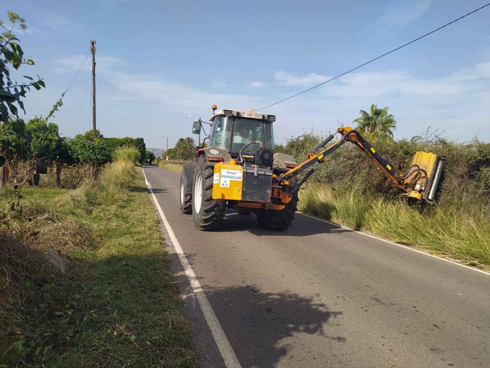 Benicàssim intensifica las labores de desbroce en la zona sur del municipio 
