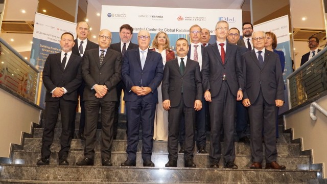 De Cos (BdE) pide evitar estímulos fiscales generales que acentúen la inflación