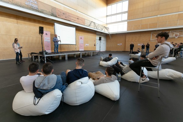 Mentores y profesionales tecnológicos impartirán charlas y talleres en el Hackathon Facsa Castellón