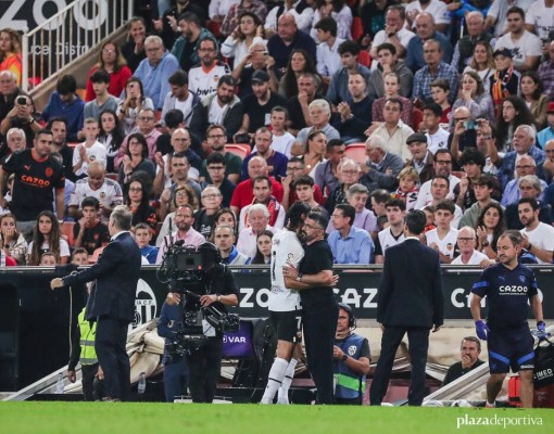 Sin pruebas previstas para Cavani: no se teme lesión mayor
