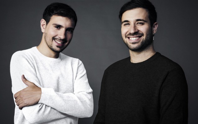 El dúo SIMANT se atreve con 'Black or White' en clave de percusión