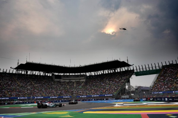 Verstappen hace historia en México sin opciones para Sainz