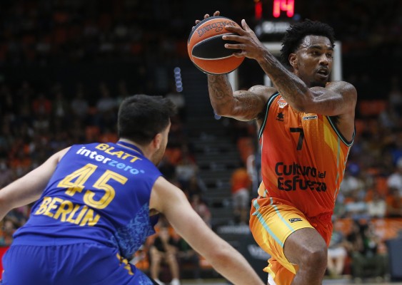Valencia Basket cae minimizado ante el Barça y se queda sin victoria para Pipo