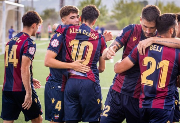 El Atlético Levante empata en el derbi de filiales