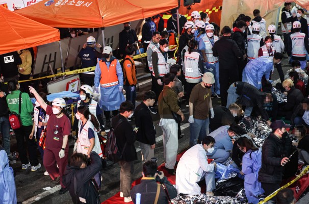 Al menos 153 muertos, 22 extranjeros, por la estampida en una fiesta de Halloween en Seúl
