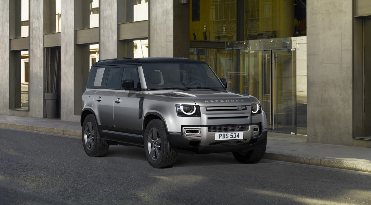 El Defender ahora disponible con la exclusiva y discreta protección balística y contra explosiones A-KIP® de TRASCO