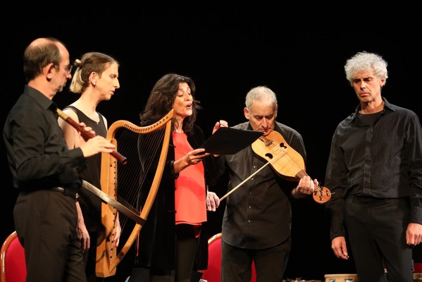 La música del Micrologus llena de matices y emoción el Gran Teatro de Elche