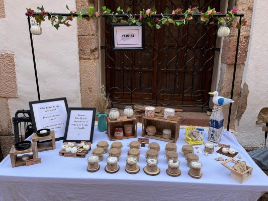 La Pobla Tornesa homenatja el món rural amb espelmes que suggereixen vivències i records